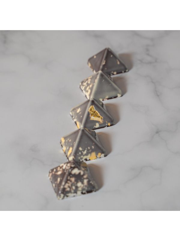 CM 1558 PYRAMID 8,1gr PRALINE CHOCOLATE MOULD