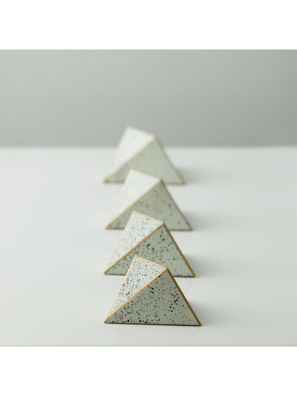 CM 4324 LUIS AMADO SIGNATURE PYRAMIDE CHOCOLATE MOULD