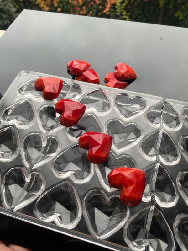 Faceted Heart Chocolate Mold, Geometric Heart Chocolate Mold, Diamond Heart Chocolate Mold, Heart Shaped Chocolate Mold, 3D Heart Chocolate Mold, Polygon Heart Chocolate Mold, Love Chocolate Mold, Valentine Chocolate Mold, Valentine’s Day Chocolate Mold, Romantic Chocolate Mold, Heart Bonbon Mold, Heart Praline Mold, Geometric Bonbon Mold, Faceted Chocolate Mold, Chocolate Praline Mold, Chocolate Bonbon Mold, Decorative Chocolate Mold, Professional Chocolate Mold, Polycarbonate Chocolate Mold, Artisan Choco