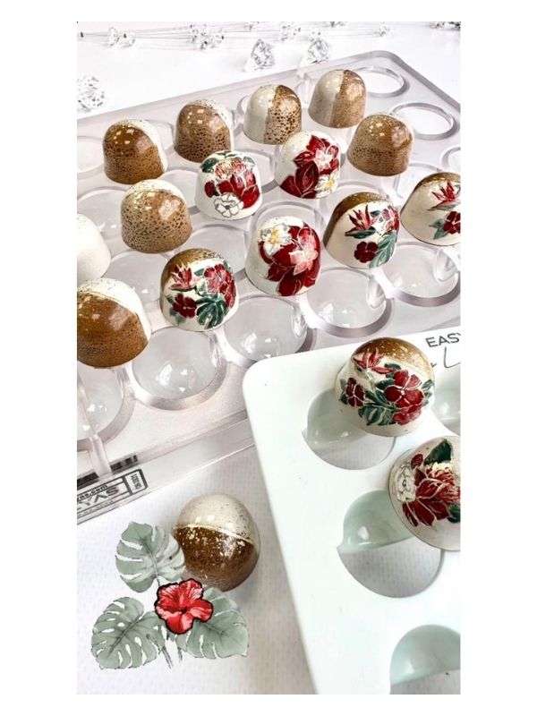 polycarbonate dome chocolate mold, rounded praline chocolate mold, tapered bonbon mold, smooth chocolate mould, round praline mold, high dome chocolate mold, conical chocolate mold, professional polycarbonate chocolate mold, filled chocolate mold, bonbon chocolate mould, artisan chocolate mold, confectionery chocolate mold, chocolate casting mold, reusable chocolate mold, rigid chocolate mould, modern praline mold
