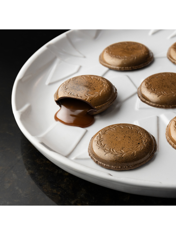 polycarbonate macaron chocolate mold, macaron praline chocolate mold, round chocolate mould, decorative macaron mold, floral chocolate mold, wreath pattern chocolate mold, round praline chocolate mold, embossed chocolate mould, artisan chocolate mold, filled chocolate mold, professional polycarbonate chocolate mold, confectionery chocolate mold, chocolate casting mold, reusable chocolate mold, rigid chocolate mould, elegant praline mold
